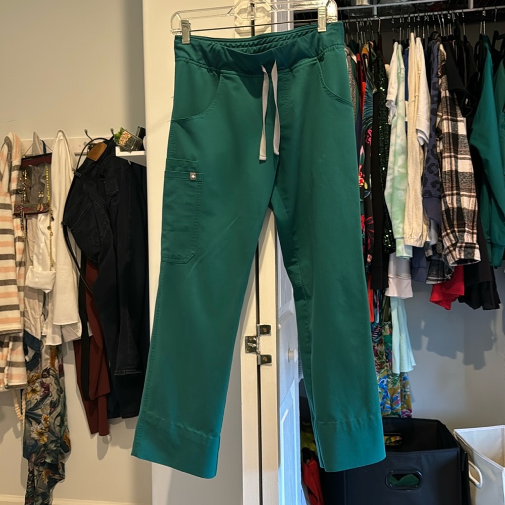 Wear figs small hunter green pants